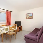 And With Parking Space Marina, Trogir - 5953 Gasthof 3*