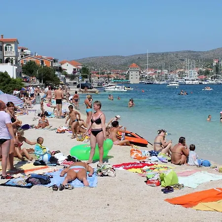 And With Parking Space Marina, Trogir - 5953 Guest house 3*