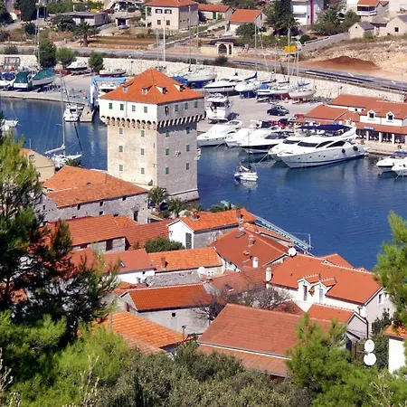 Guest house And With Parking Space Marina, Trogir - 5953 Marina