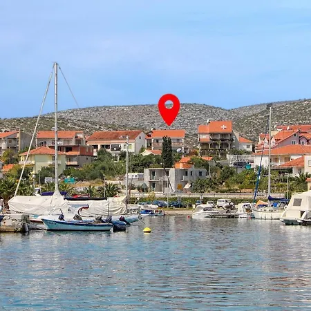 And With Parking Space Marina, Trogir - 5953 Guest house 3*