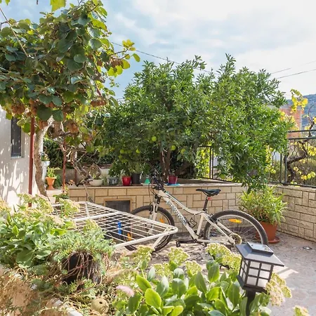 And With Parking Space Marina, Trogir - 5953 Guest house