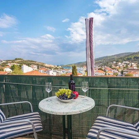 And With Parking Space Marina, Trogir - 5953 Guest house