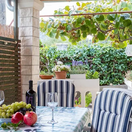 Guest house And With Parking Space Marina, Trogir - 5953 Marina
