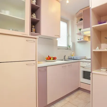 Guest house And With Parking Space Marina, Trogir - 5953 Marina