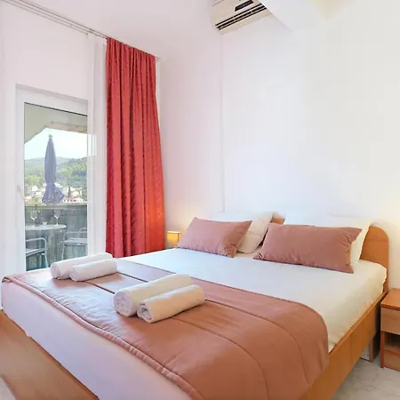 Guest house And With Parking Space Marina, Trogir - 5953 Marina