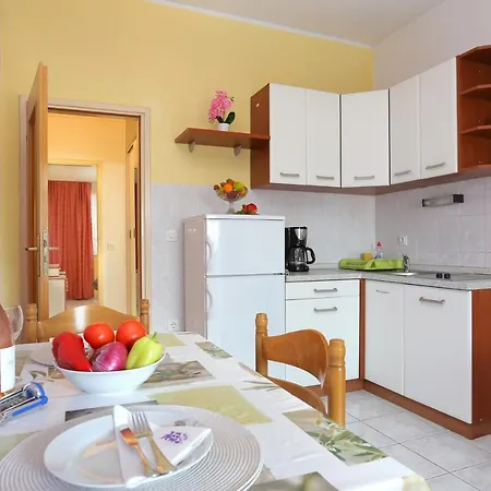 Guest house And With Parking Space Marina, Trogir - 5953 Marina