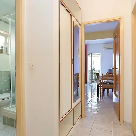 Guest house And With Parking Space Marina, Trogir - 5953