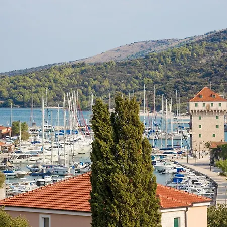 And With Parking Space Marina, Trogir - 5953 Guest house