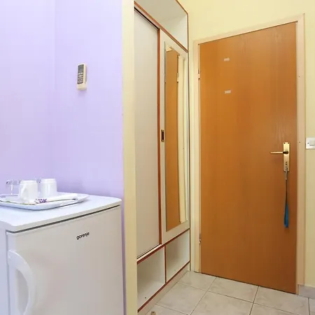 And With Parking Space Marina, Trogir - 5953 Guest house 3*