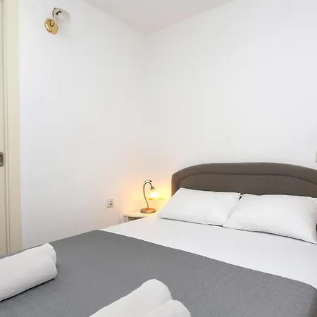 And With Parking Space Marina, Trogir - 5953 Guest house Marina