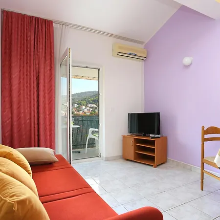 And With Parking Space Marina, Trogir - 5953 Guest house 3*
