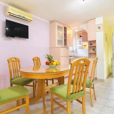 Guest house And With Parking Space Marina, Trogir - 5953