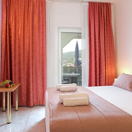 Guest house And With Parking Space Marina, Trogir - 5953 Marina